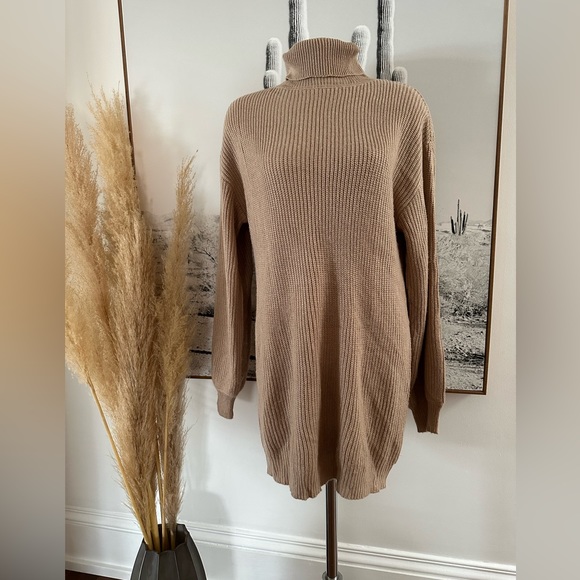 Knitted sweater dress from Shein in size medium. Oatmeal colour - Picture 3 of 8